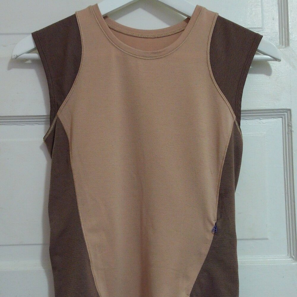 Lululemon Athletica Hiking cap sleeve  Tied side up top